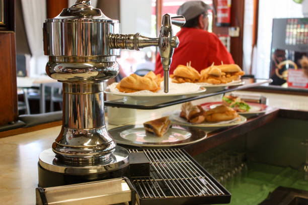 a fast food restaurant uses an automated filling machine