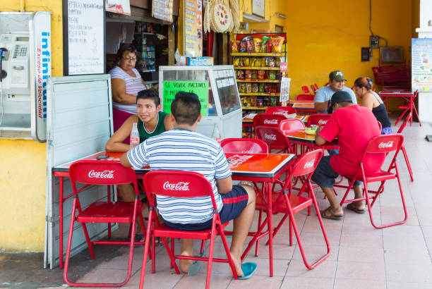 how many people visit daily fast food restaurant in colombia 